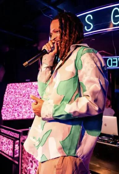 Live performance: product screen
